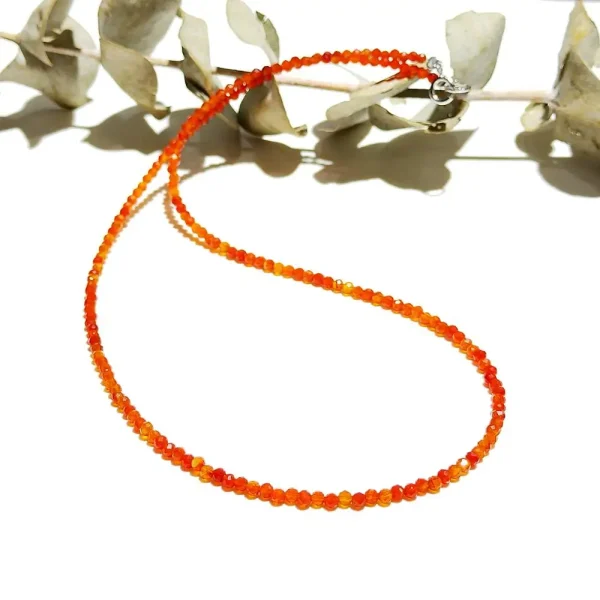 collier ras du cou en cornaline