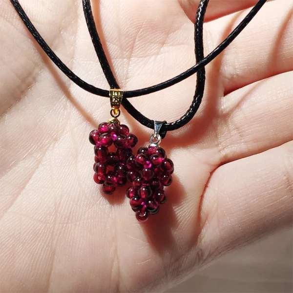 collier pendentif raisins en grenat