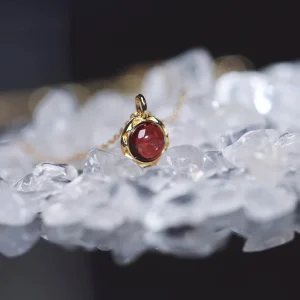 collier avec grenat rond